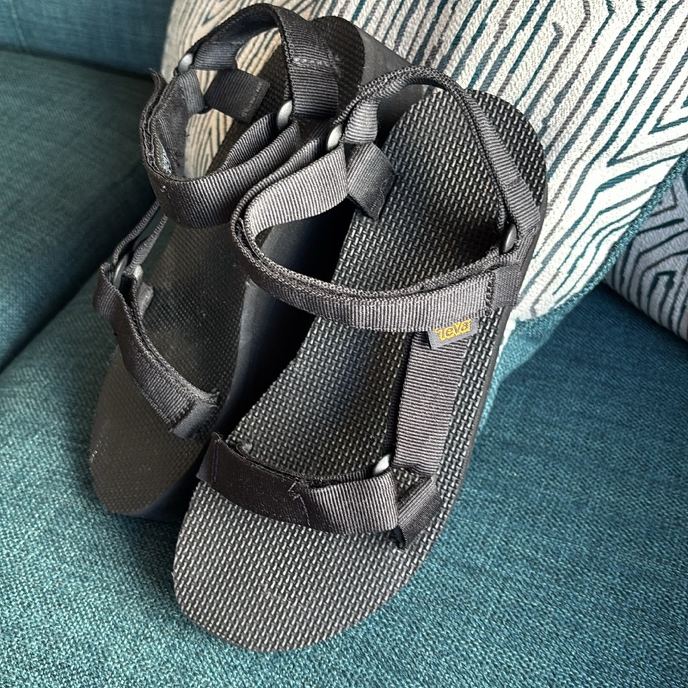 Teva Women's Black Flatform universal Velcro Sandals